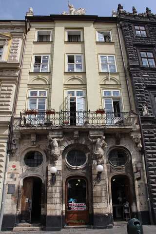 Хостелы Art Hostel Львов Стандартный номер с кроватью размера "queen-size"-1