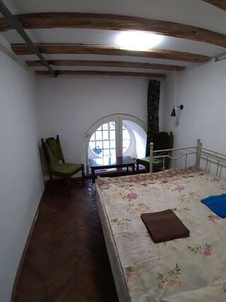 Хостелы Art Hostel Львов Стандартный номер с кроватью размера "queen-size"-8