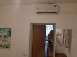 Хостелы Art Hostel Львов Двухместный номер с 1 кроватью и общей ванной комнатой-3