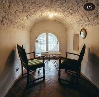 Хостелы Art Hostel Львов Стандартный двухместный номер с 1 кроватью и общей ванной комнатой-4