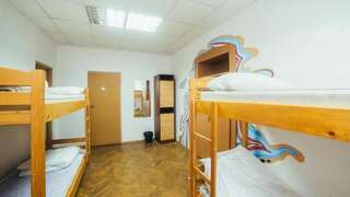 Хостелы Art Hostel Львов Кровать в общем 6-местном номере для мужчин и женщин-3