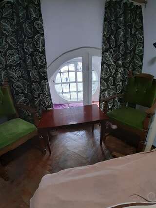 Хостелы Art Hostel Львов Стандартный номер с кроватью размера "queen-size"-4